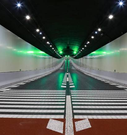 上海（hǎi）銀都（dōu）路越（yuè）江隧道