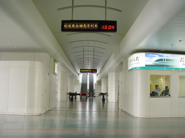 上海磁懸浮（fú）室內全彩顯示屏