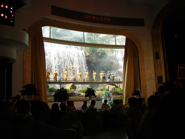 深圳茶園（yuán）多功能劇場（chǎng）室內全彩（cǎi）色LED屏