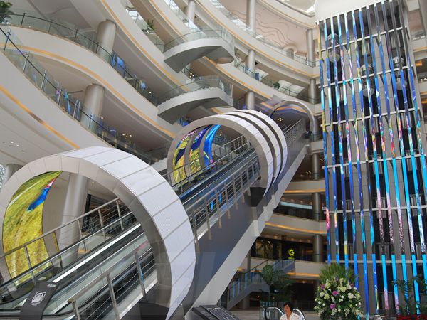 上海紅星美凱龍室內全（quán）彩led顯示屏