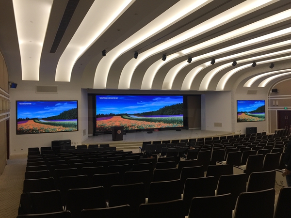 學校會議室（shì）小間距LED顯示屏