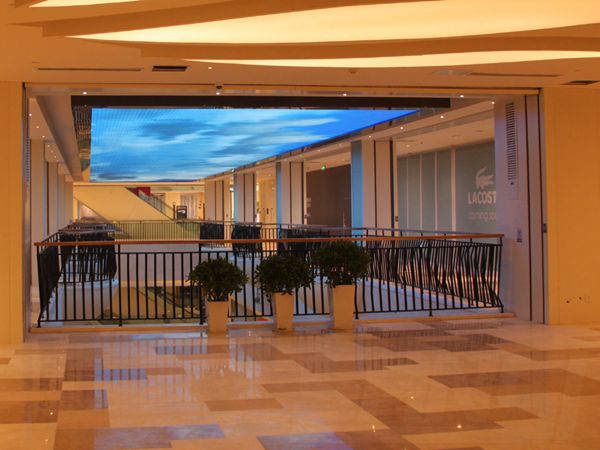 南京國際廣場沿街商業led室內全彩顯（xiǎn）示屏