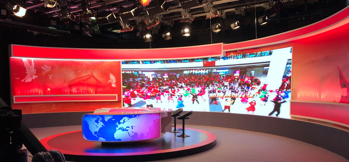 新疆電視台北京（jīng）十（shí）九大新聞演播室室內全彩顯示屏（píng）
