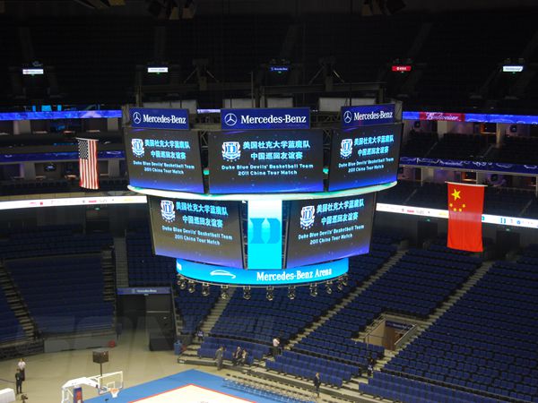 奔馳-梅賽德（dé）斯文化中（zhōng）心鬥型球場屏