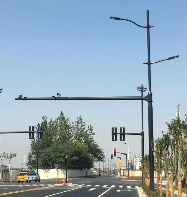 進博會周邊多杆合一路燈