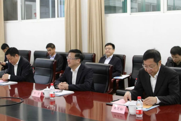 陳（chén）寅一行聽取（qǔ）上海大香蕉9草在线的工作（zuò）匯報