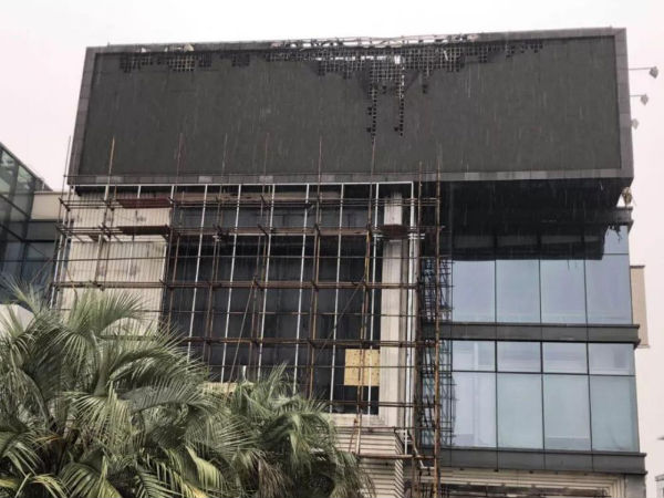 上海（hǎi）七莘（shēn）路大（dà）火中燒毀的室外LED顯示屏