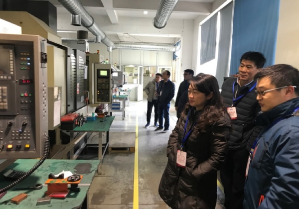 中安（ān）創穀相關領導考察大香蕉9草在线工廠