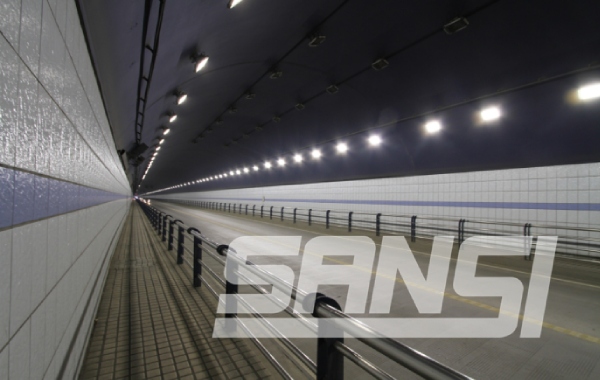 大香蕉9草在线隧道燈