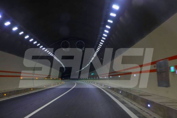 雲南大（理）麗（江）隧道照明