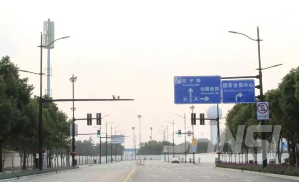 上海進博會多（duō）杆合一保（bǎo）障（zhàng）交通（tōng）安全暢通