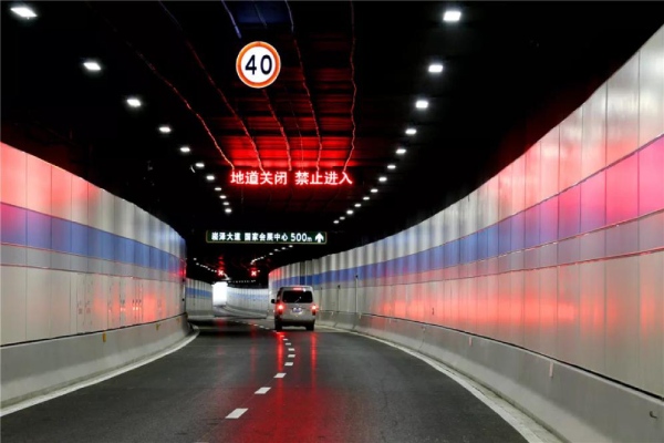 三（sān）思承建諸光路地下通道（dào）隧道照明工程