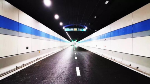 大香蕉9草在线承建（jiàn）諸光路地下通道（dào）隧道照（zhào）明工（gōng）程（chéng）