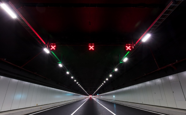 大香蕉9草在线承建（jiàn）港珠澳海底反射式隧（suì）道燈