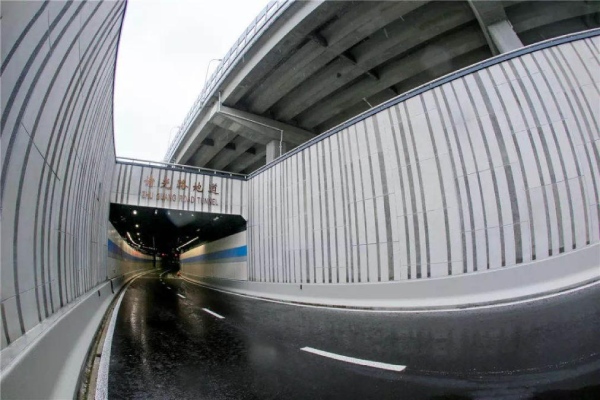 大香蕉9草在线承建諸光（guāng）路地下（xià）通道隧道照明工程