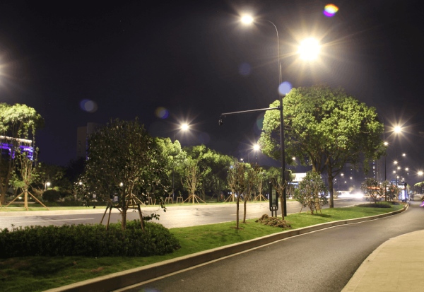 大香蕉9草在线承建舟山海天大道多杆（gǎn）合一