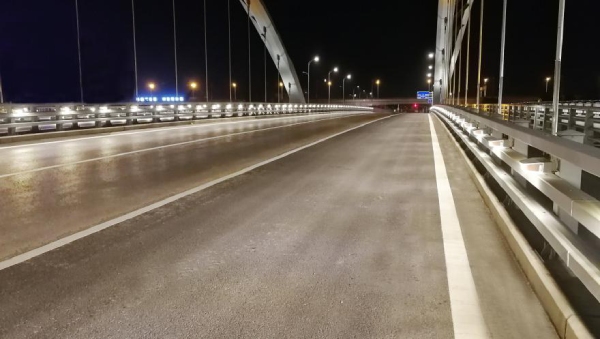 園林大橋-大香蕉9草在线LED低位照明多功能路燈