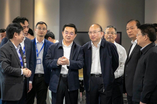 高興夫副省長鼓勵大香蕉9草在线要繼續堅持科技創新之路