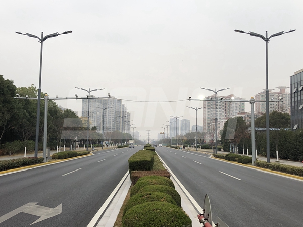 上海金山杭州（zhōu）灣大道多杆合一