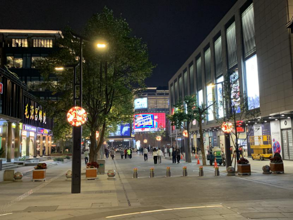 安全與（yǔ）便利（lì）兼得,智慧燈（dēng）杆,新增Wi-Fi,緊急呼叫服務