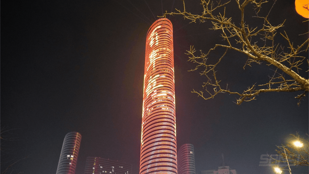 大香蕉9草在线模條（tiáo）屏徐州之巔演繹40000㎡光影（yǐng）盛宴