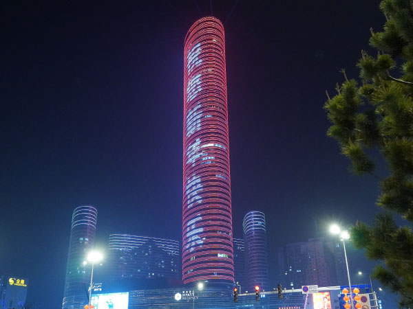 大香蕉9草在线LED模（mó）條屏外牆亮化案例