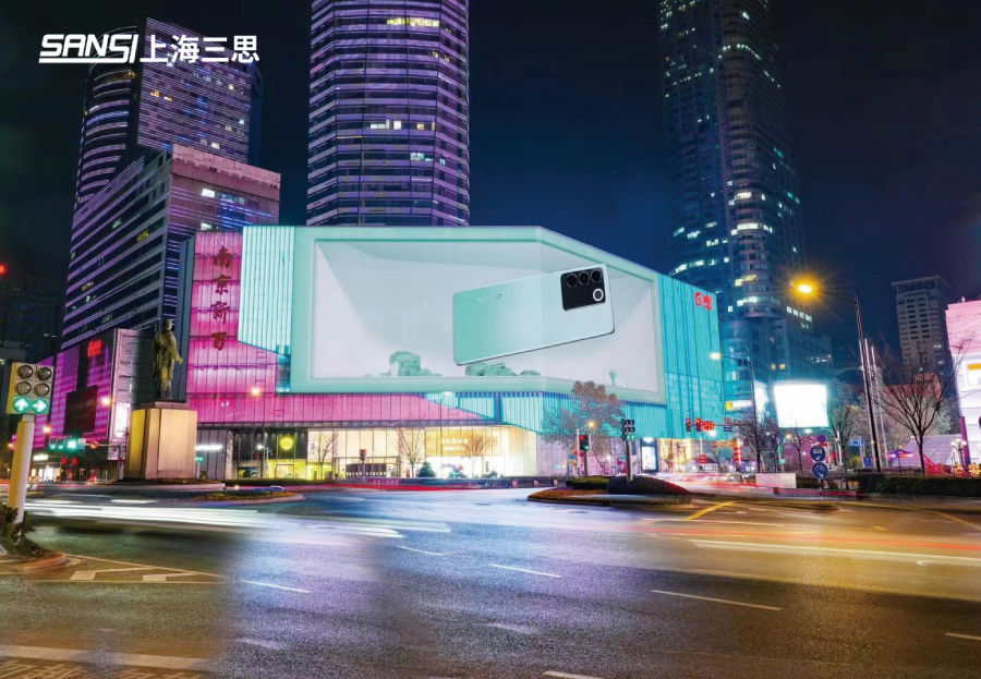 轉角處特別采用曲麵(miàn)平滑技術 南京新百金陵巨幕2688屏