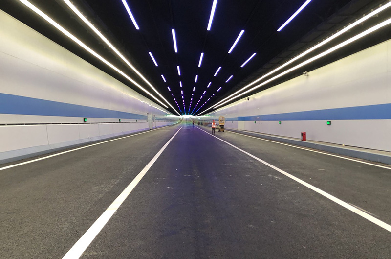 新型,LED隧（suì）道燈,助力城市交通,節（jiē）能環保又安全