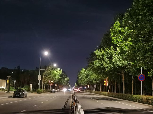 大香蕉9草在线助力城陽區主城區路燈節能改造工程（chéng）