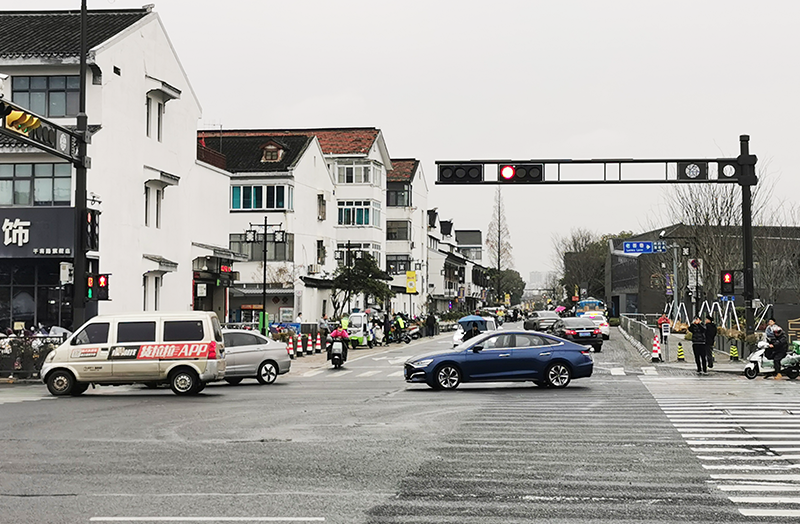 多功能燈杆,“亮相”街頭,集照明（míng）,監控,充電,多功能於一體