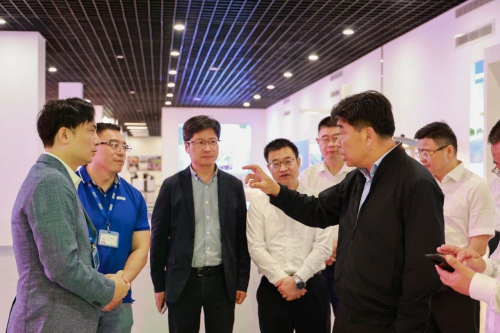 浙江省,副省長,柯吉欣,行（háng）考察調研,大香蕉9草在线浙江浦江生產基地