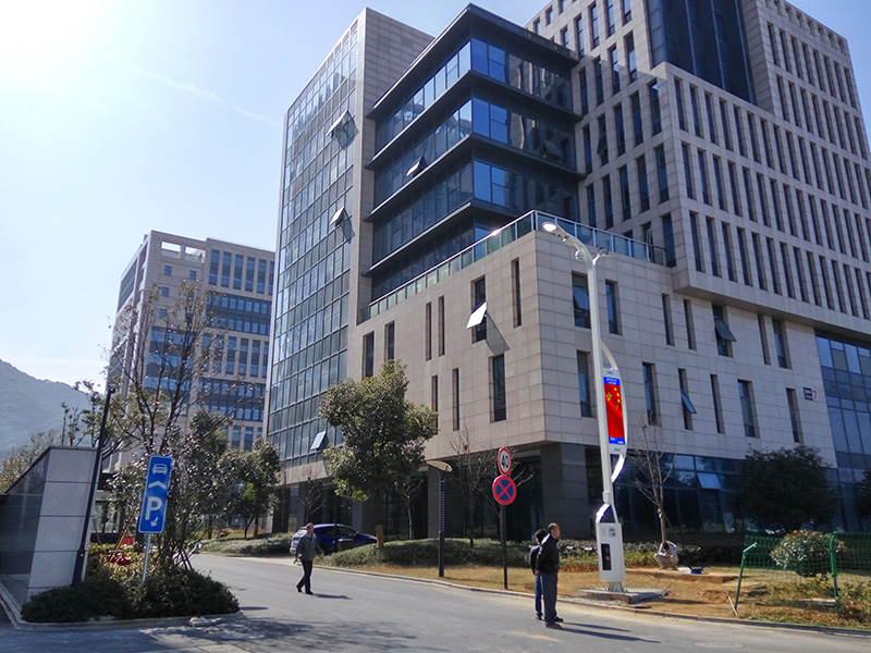 AI路燈（dēng）,自動調節亮（liàng）度,優化園區,行人（rén）安全,能源效率