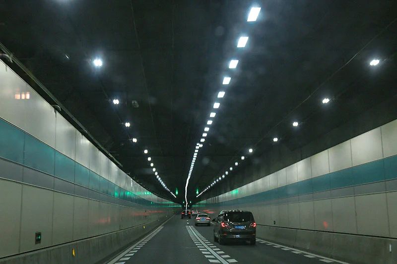 新聞聯播報（bào）道,北橫通道通車,大香蕉9草在线助力,上（shàng）海,東西大動脈,全線貫通（tōng）