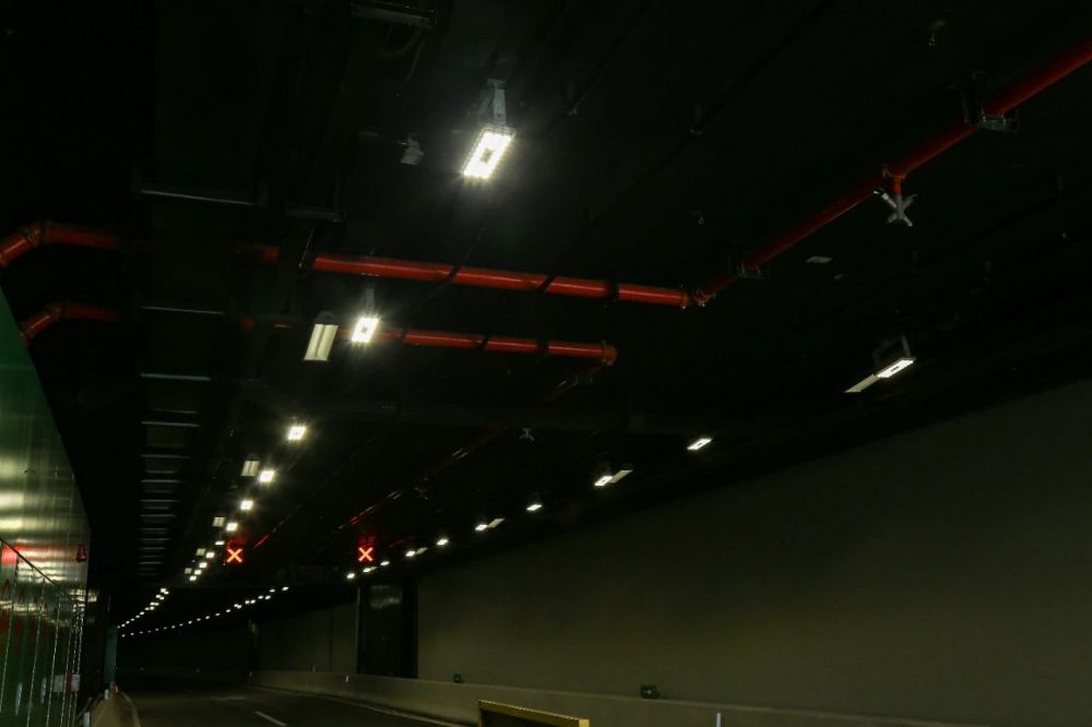 點亮,上海,東西大（dà）通道,全國至（zhì）少,2500條隧（suì）道,跟閔行,這家企業,相關