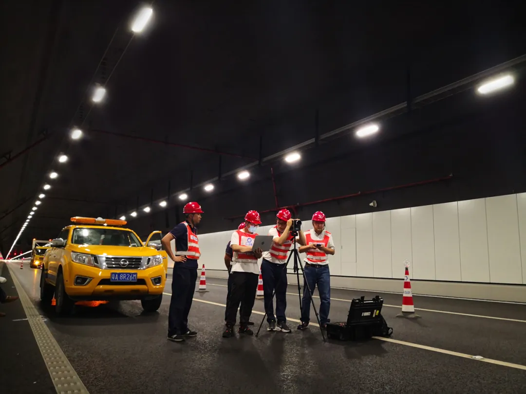 港珠（zhū）澳大橋,開通六周年,三（sān）思（sī）LED產品,高效穩定運行,報告（gào）