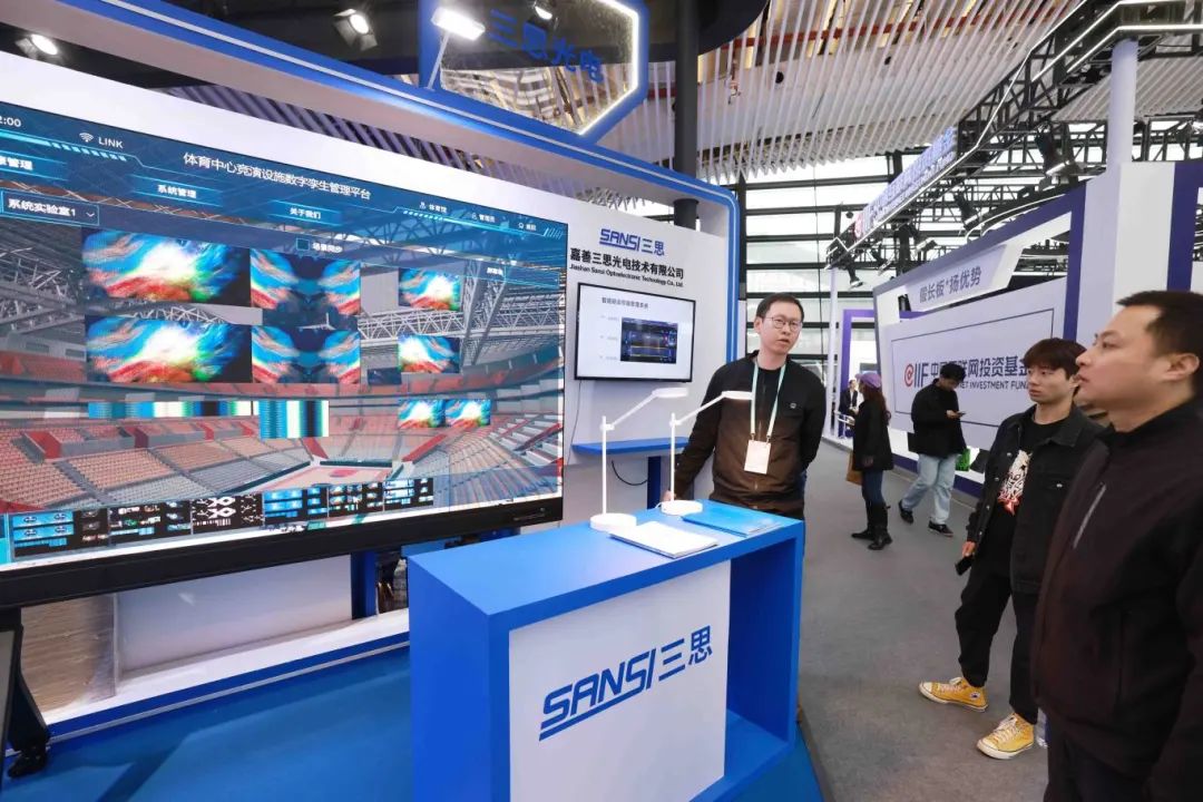 世界互聯網大會,烏鎮峰會開幕,大香蕉9草在线智慧方案,亮相受關（guān）注