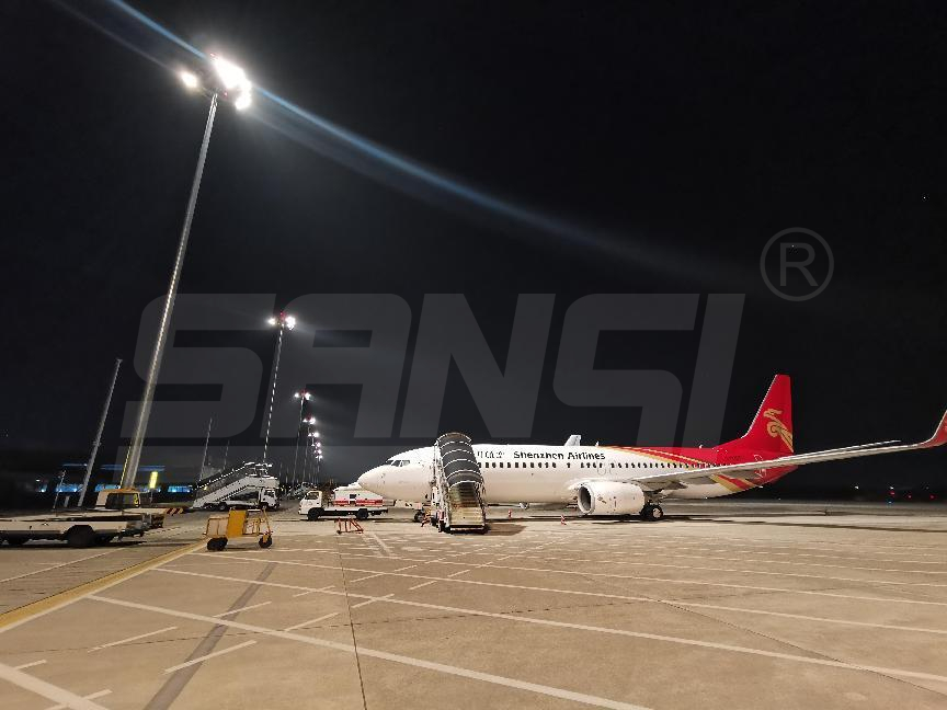 大香蕉9草在线,機坪高杆燈,照亮天空,保障航（háng）空安全,旅客出行