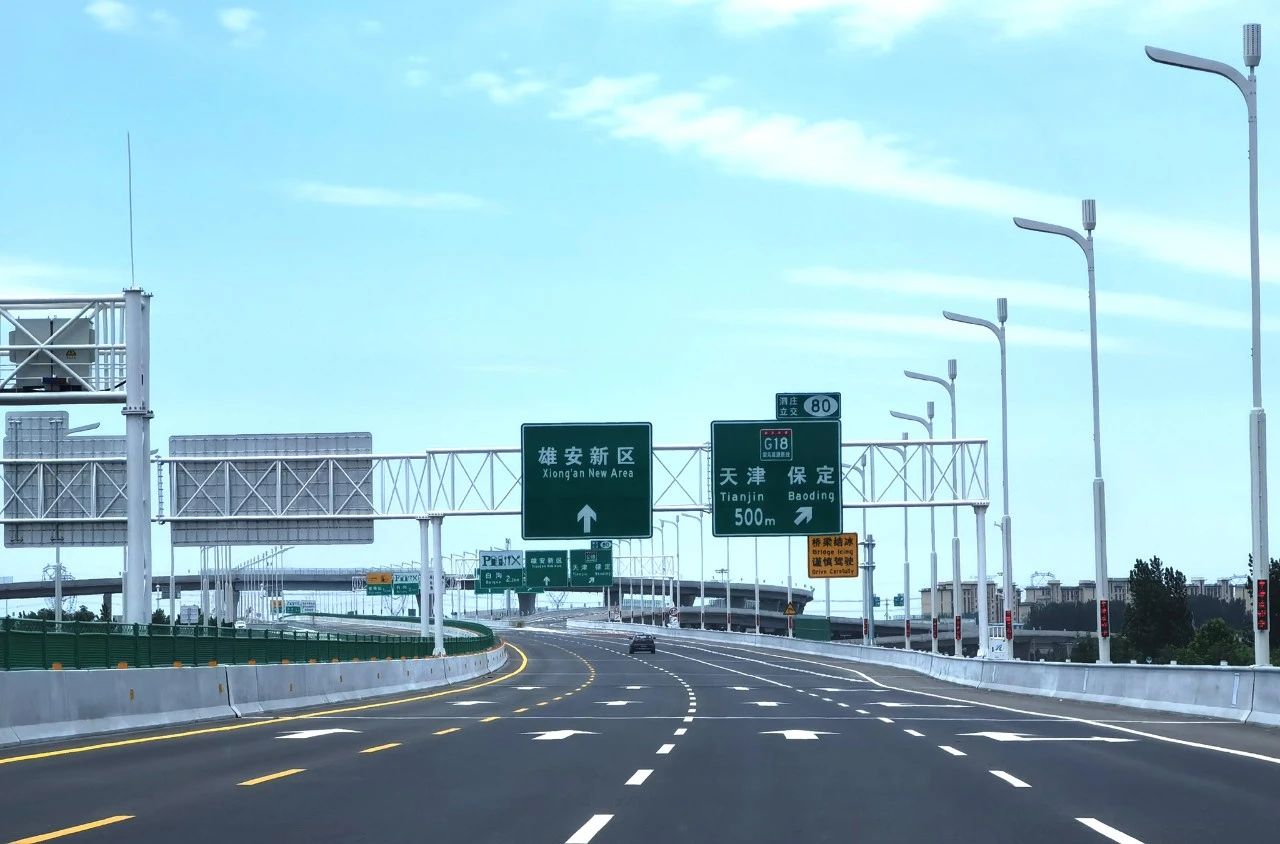 高(gāo)速(sù)路燈,智能化改造,提升夜間,行車舒適度