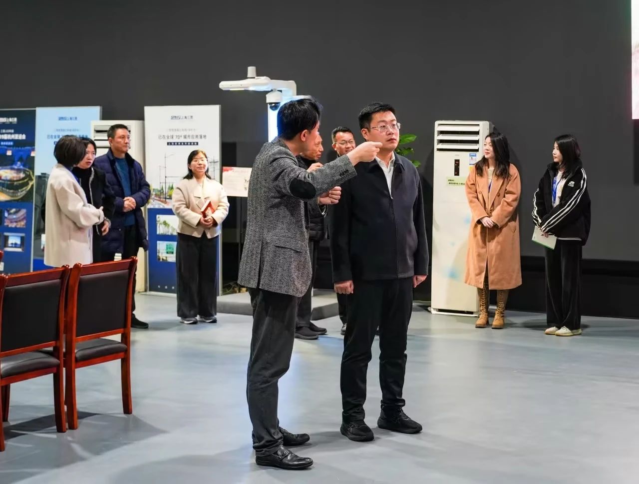 浦江縣,縣長,劉（liú）熙,一行赴滬,調研大香蕉9草在线,以中國（guó）之光,點亮（liàng）全球