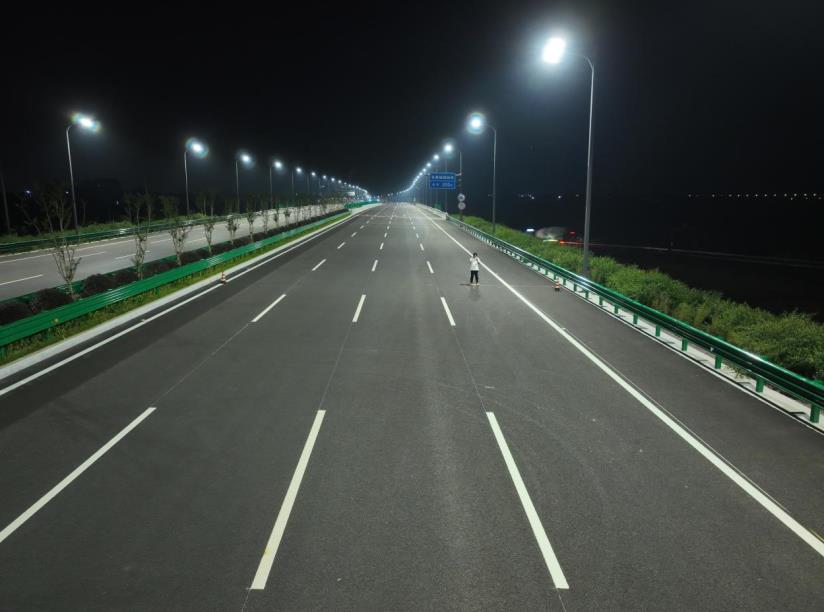 LED路（lù）燈,路燈技術,賦能多元城市空（kōng）間