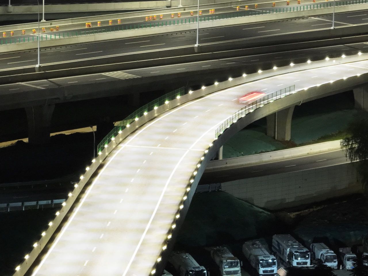 三（sān）思（sī）,創新,低位照明,照明技術,點亮,濟南零點立交工程