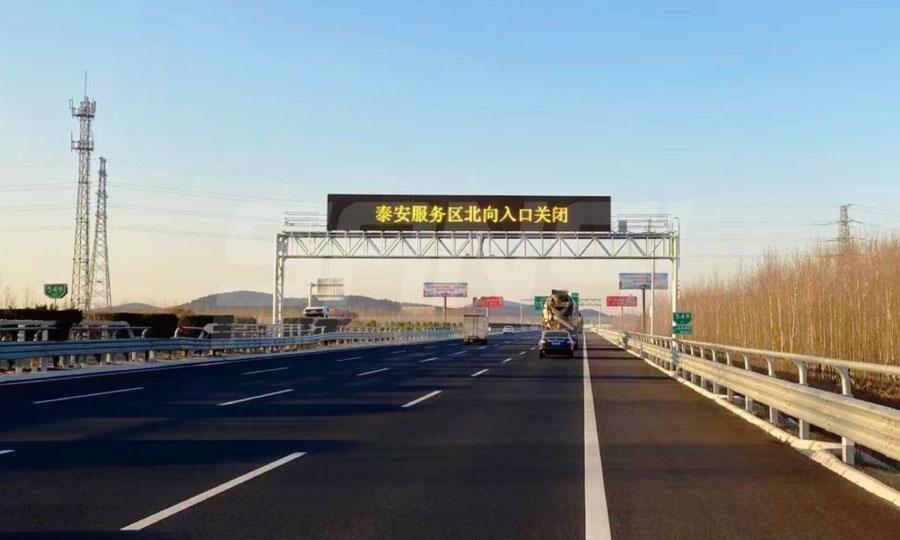 門架式情報板,“站崗”高速,實時路況信息,助力司機(jī)暢行