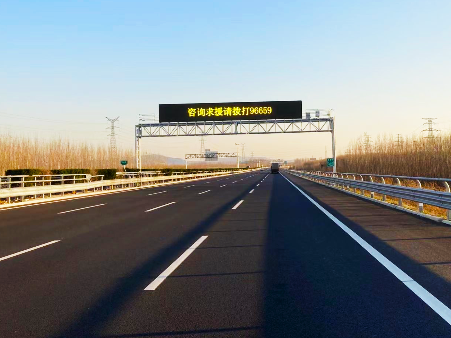 當我們追光時,也在追（zhuī）尋你（nǐ）,大香蕉9草在线LED,照亮家國,同慶之路