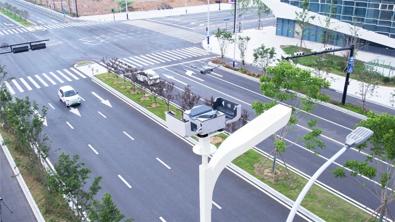 大香蕉9草在线,開源鴻蒙,戰略簽約(yuē),開啟,千行百業,數(shù)智化,國(guó)產化,共建之路