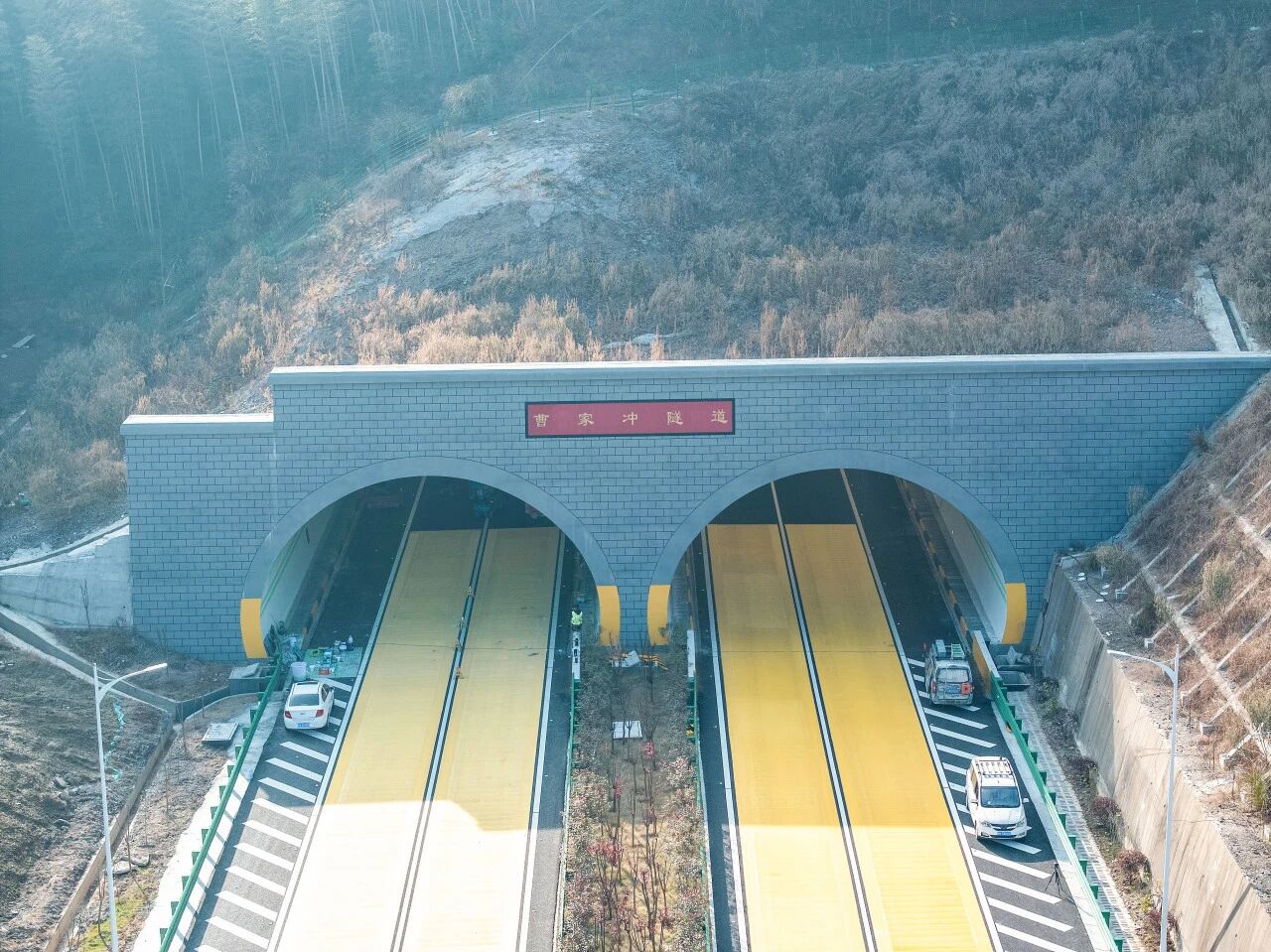 上海大香蕉9草在线,賦能安徽（huī）和襄高速,鑄就,智慧隧道,安（ān）全高效,新典範