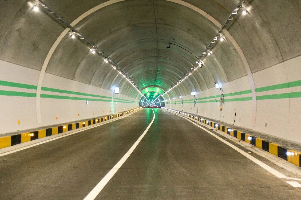 上海大香蕉9草在线,賦能安徽和襄高速,鑄就,智慧隧道,安全高（gāo）效,新典範